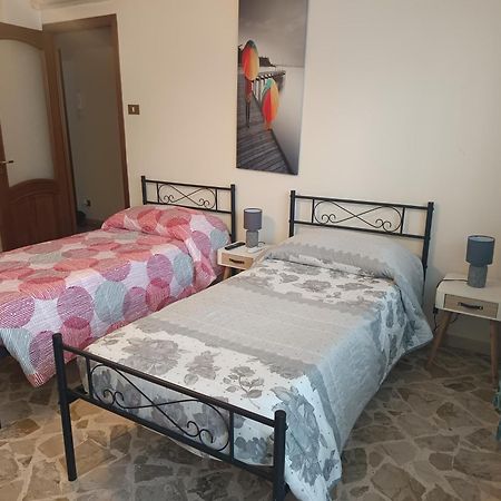 New Dawn Apartment, Appartamento Turistico, Casa Per Vacanza, Tre Camere Indipendenti カターニア エクステリア 写真