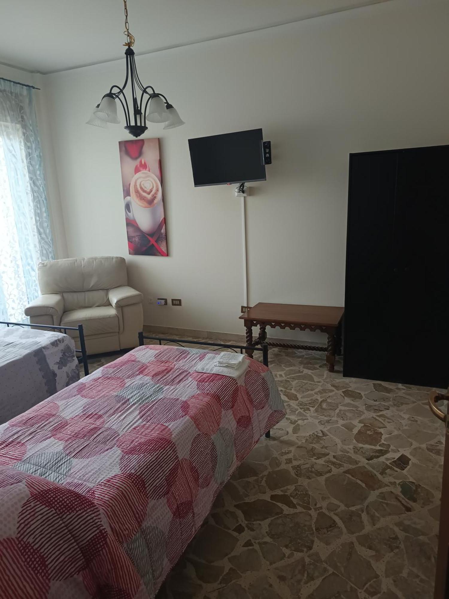 New Dawn Apartment, Appartamento Turistico, Casa Per Vacanza, Tre Camere Indipendenti カターニア エクステリア 写真