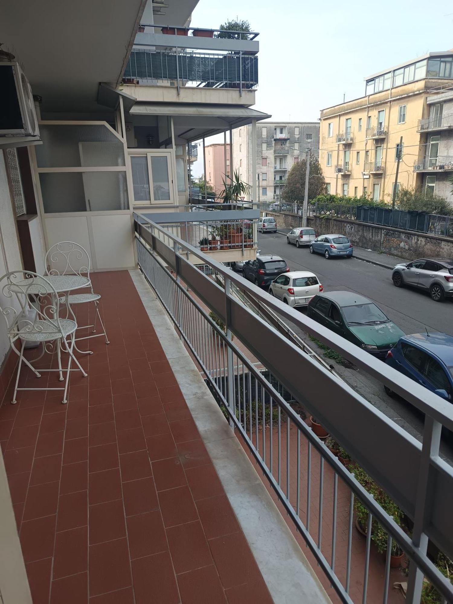 New Dawn Apartment, Appartamento Turistico, Casa Per Vacanza, Tre Camere Indipendenti カターニア エクステリア 写真